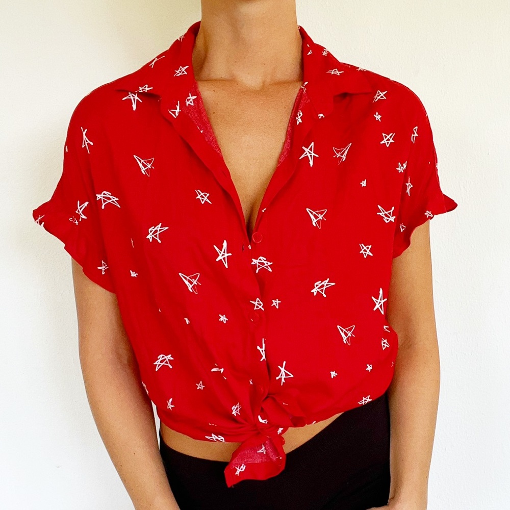 Beachlunchlounge red star print button down short sleeve blouse size XS